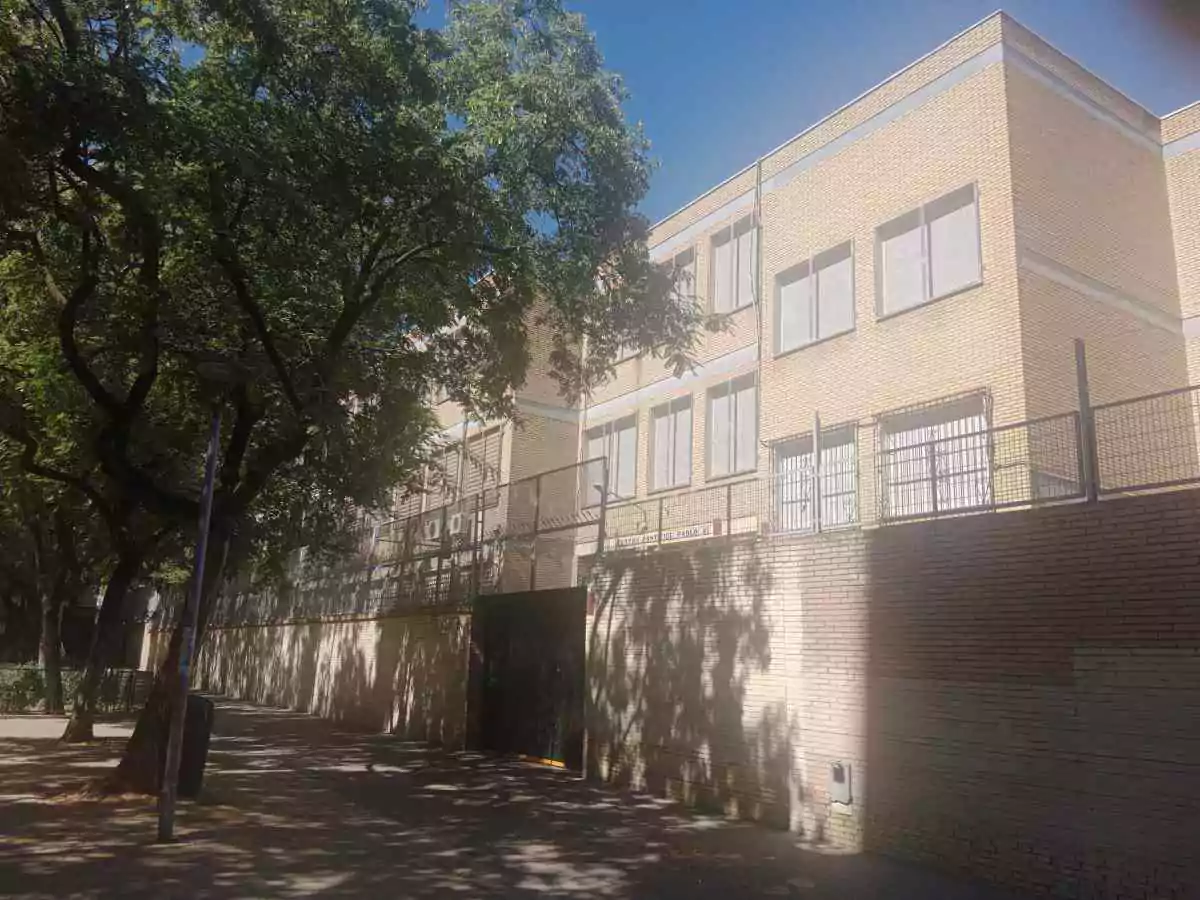 Colegio Pontífice Pablo VI por fuera.