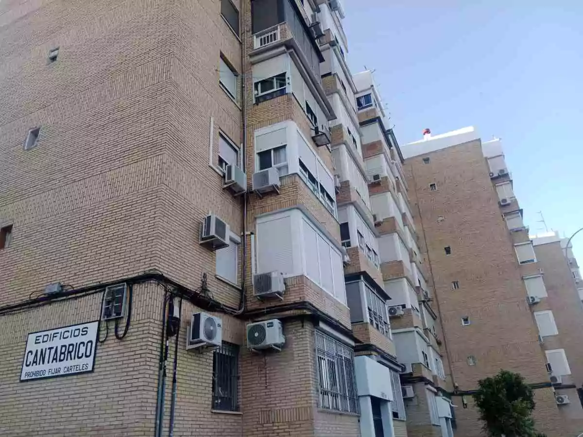 Bloques de pisos conocidos como ´Edificios Cantábricos´, en Avenida Carlos Marx.