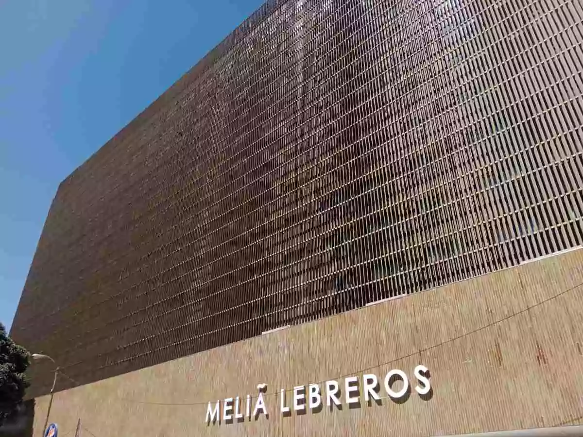 Fachada del hotel Meliá Lebreros.