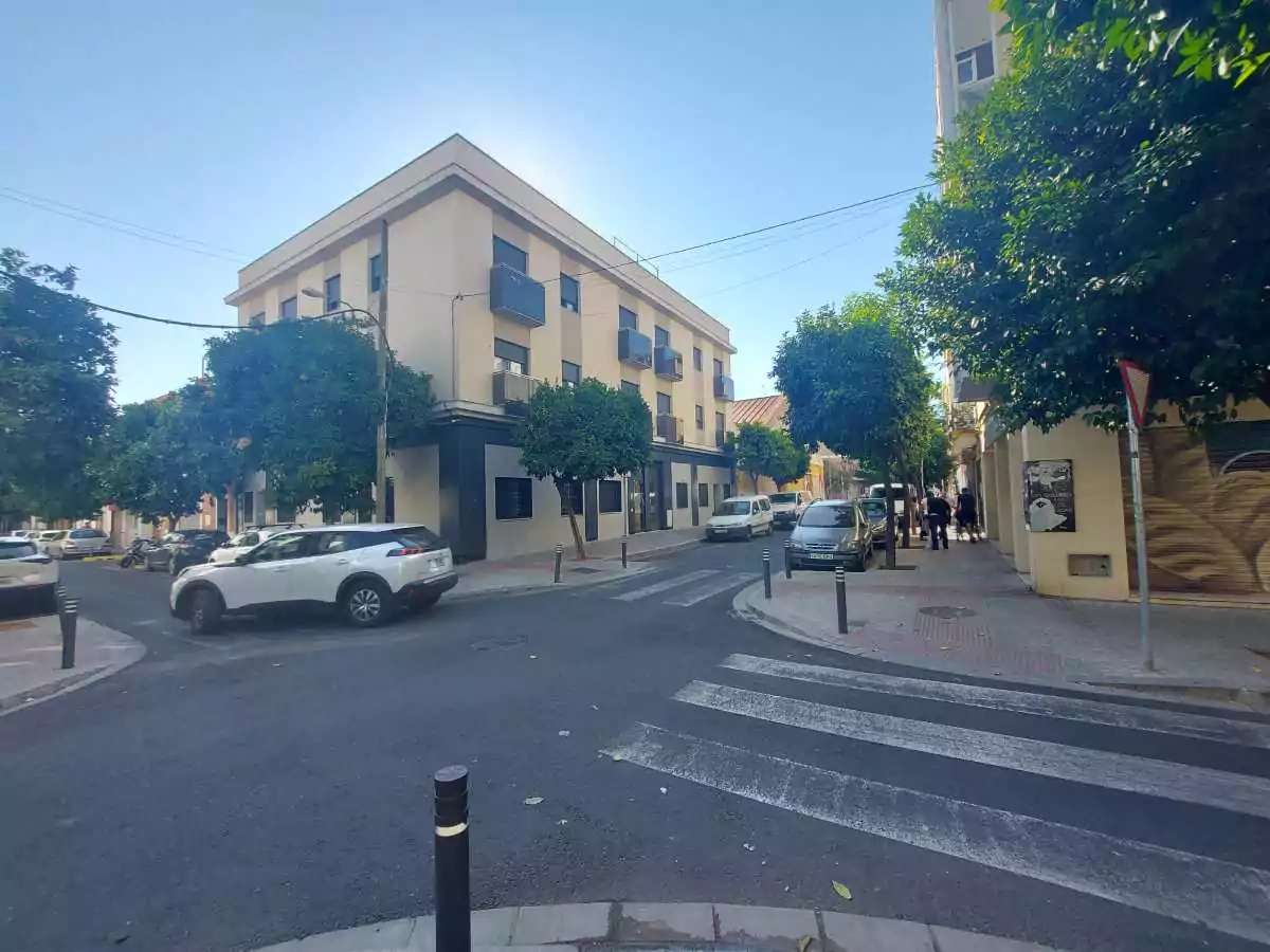 Calles perpendiculares y paralelas en el centro de cerro del águila