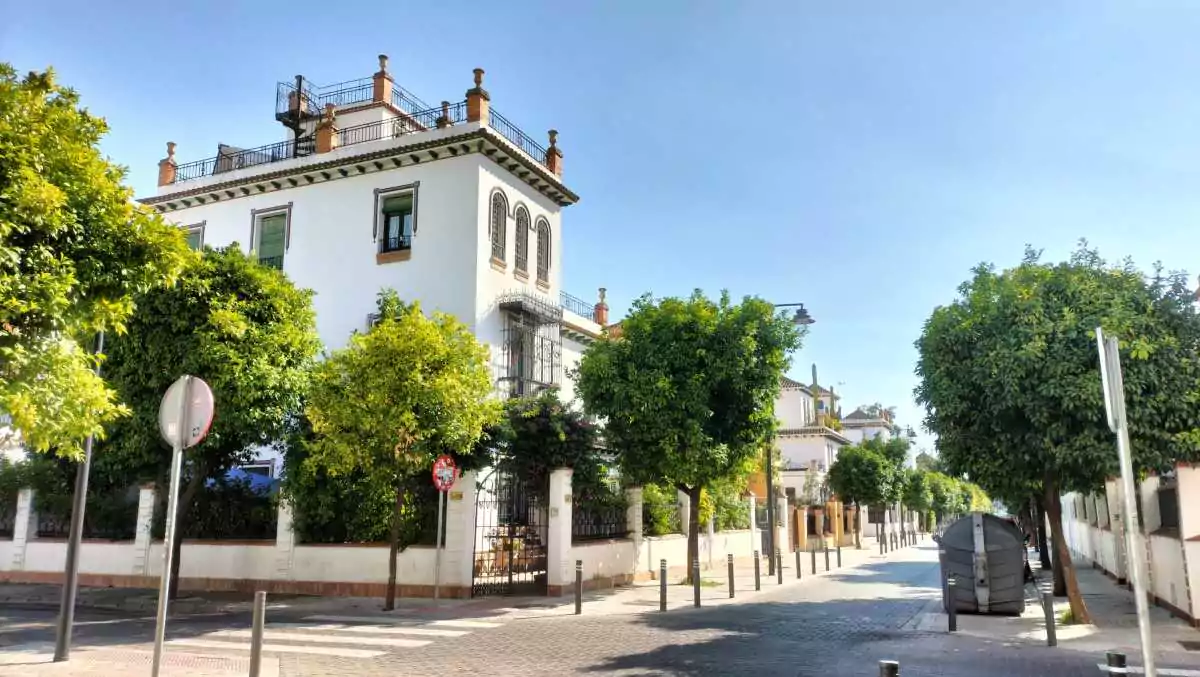 Calle con viviendas tradicionales de Heliópolis, Sevilla