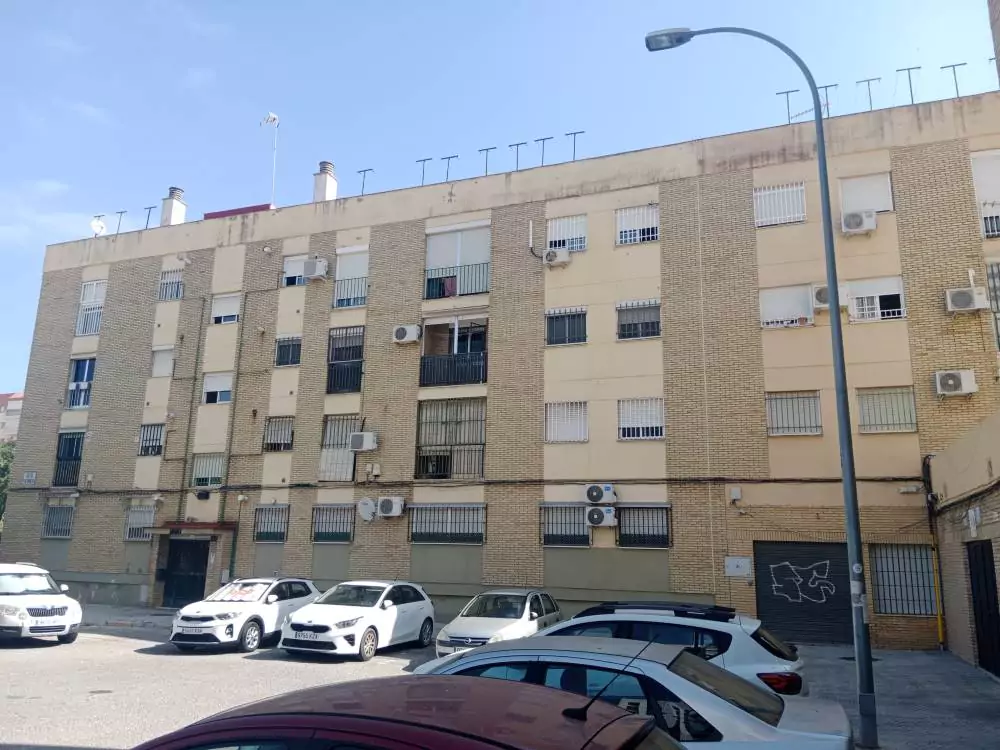 Fotografía exterior del Edificio Sideromineros en la Oliva Sevilla