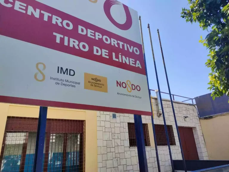 Cartel del centro deportivo Tiro de Línea, Sevilla