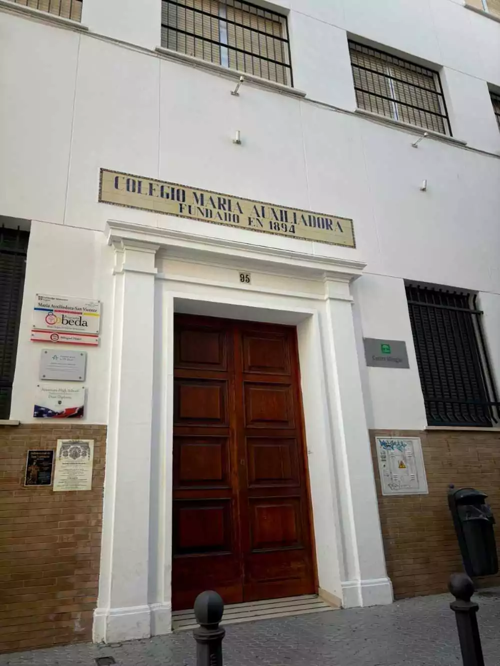 Colegio María Auxiliadora en calle San Vicente