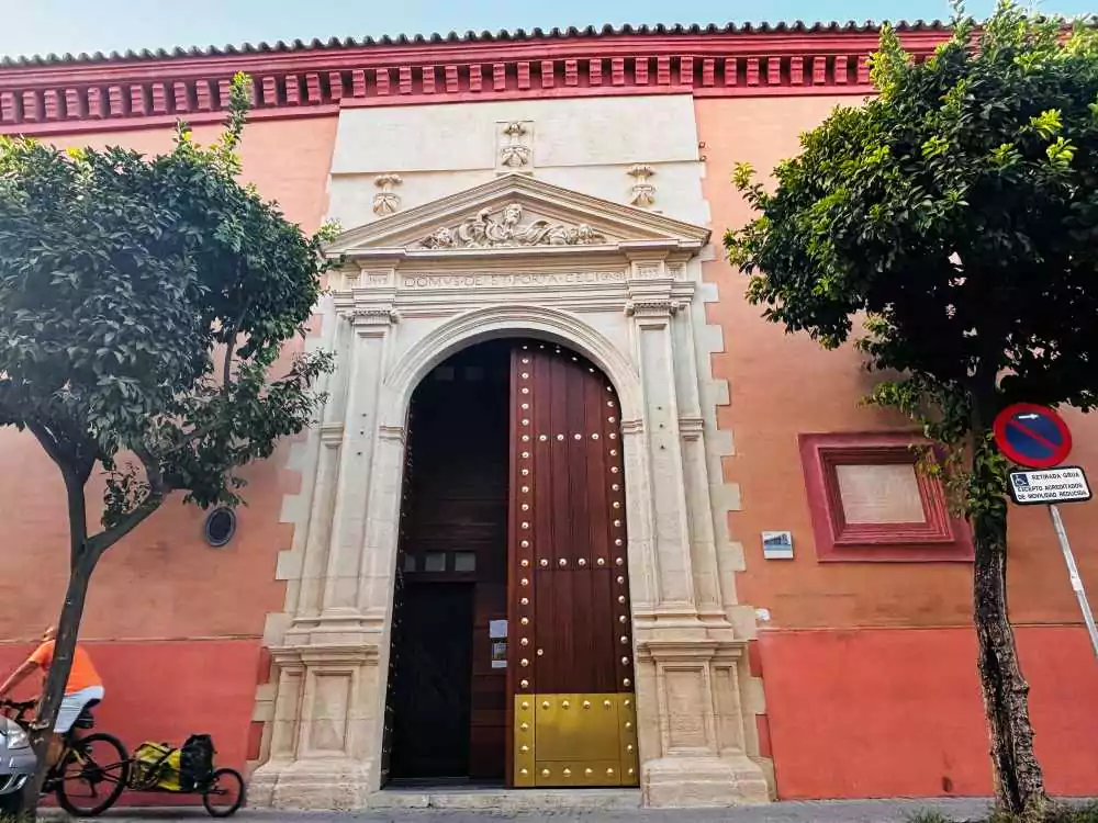 Entrada a la Iglesia de San Vicente