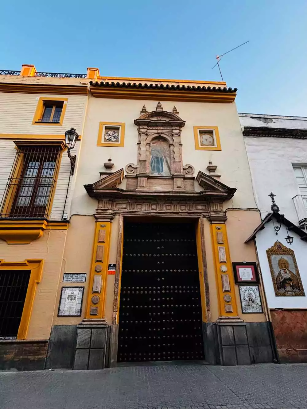 Entrada a la Iglesia de San Antonio Abad