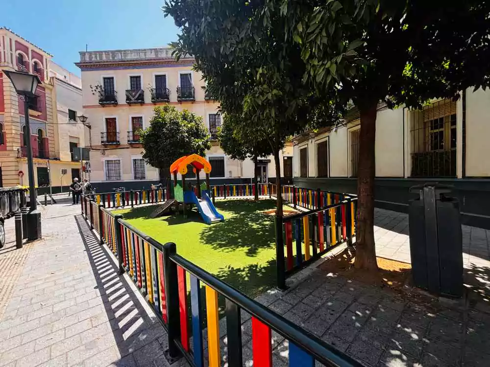 Parque infantil en Plaza Moravia