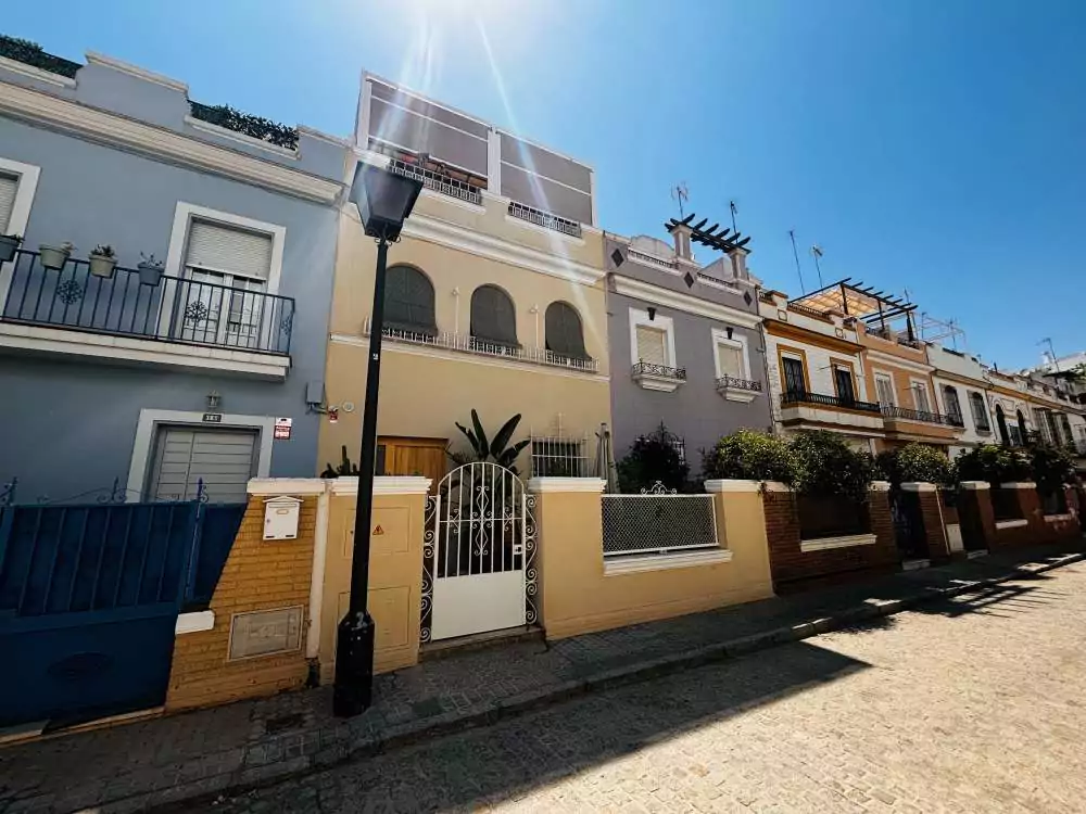 Vivienda en una calle del barrio de la rosaleda