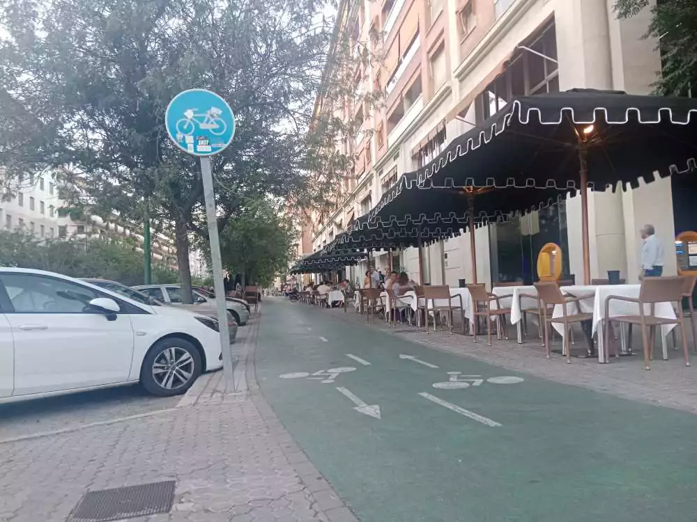 Las terrazas de los bares de la Avenida de la Buhaira